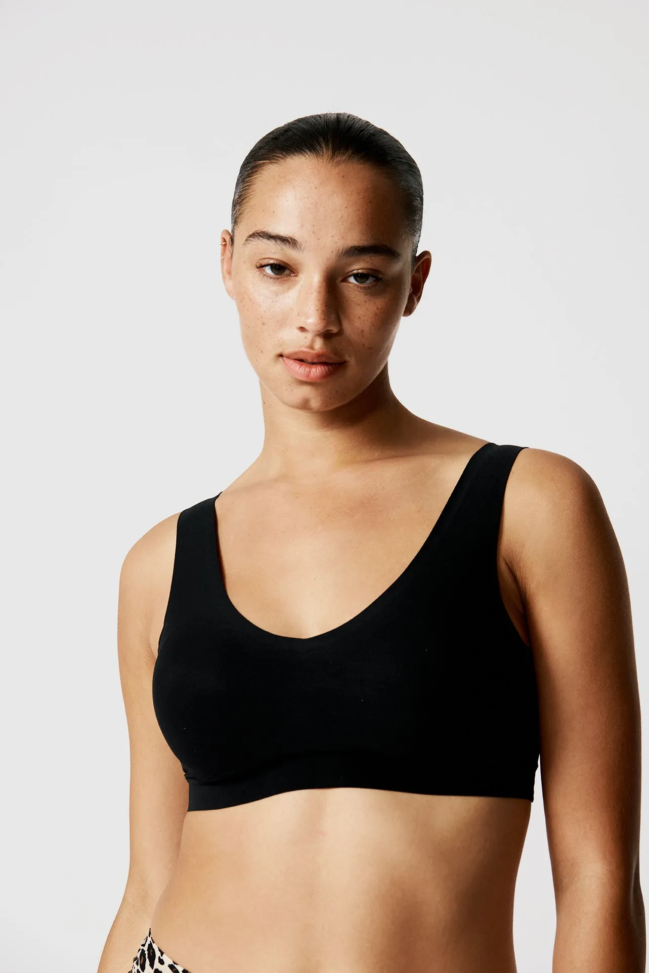 Chantelle Soft Stretch Padded Top Bralette - Black , Nude