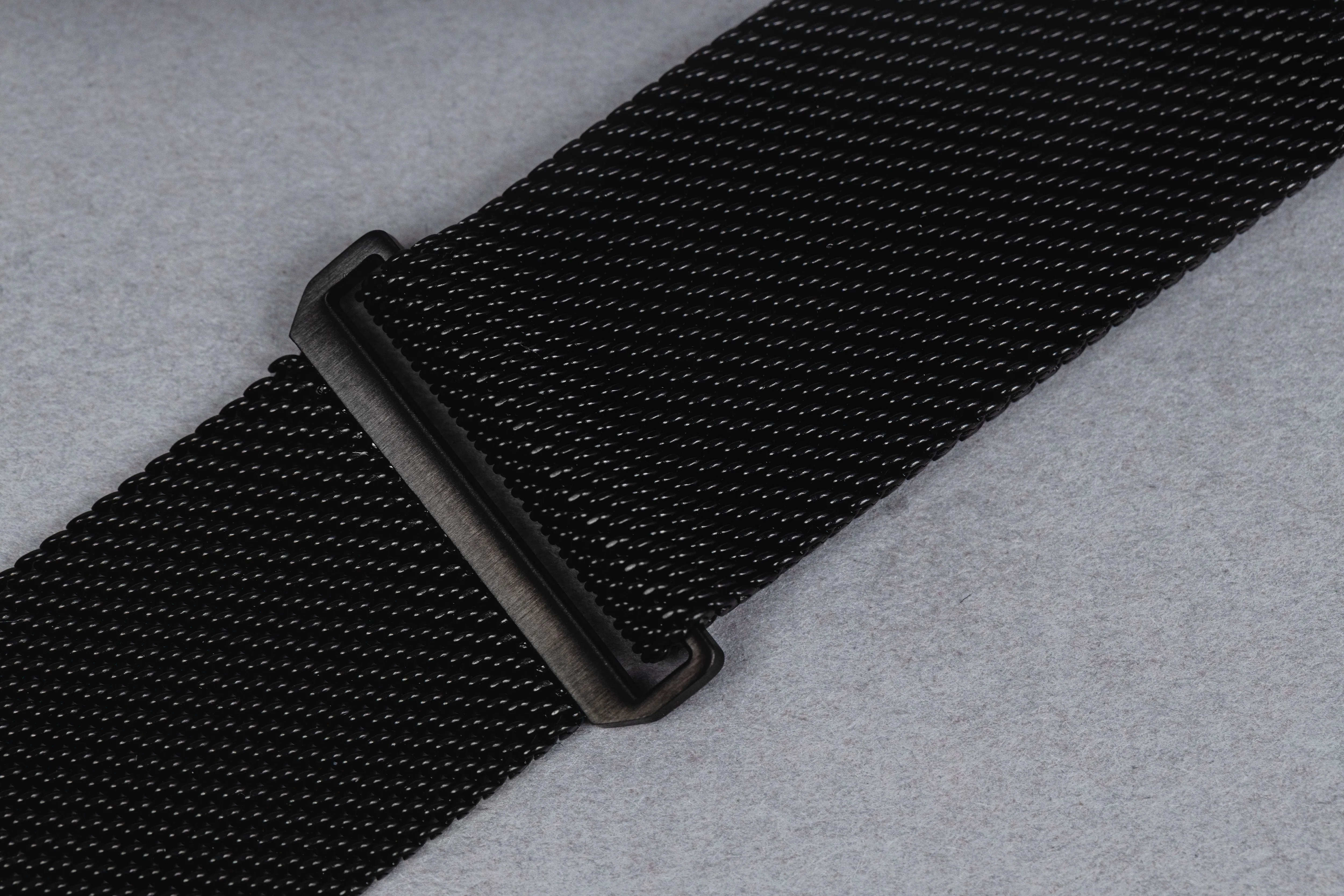 SwitchEasy Mesh Stainless Steel Apple Watch Band